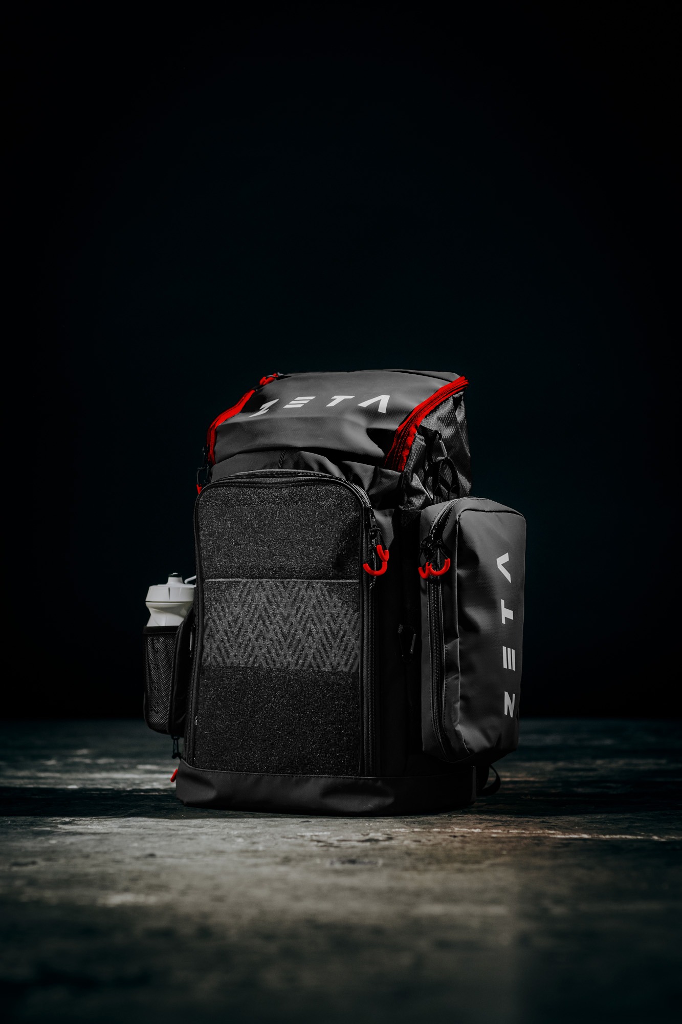 ZETA Tech Backpack Phantom Black + Red